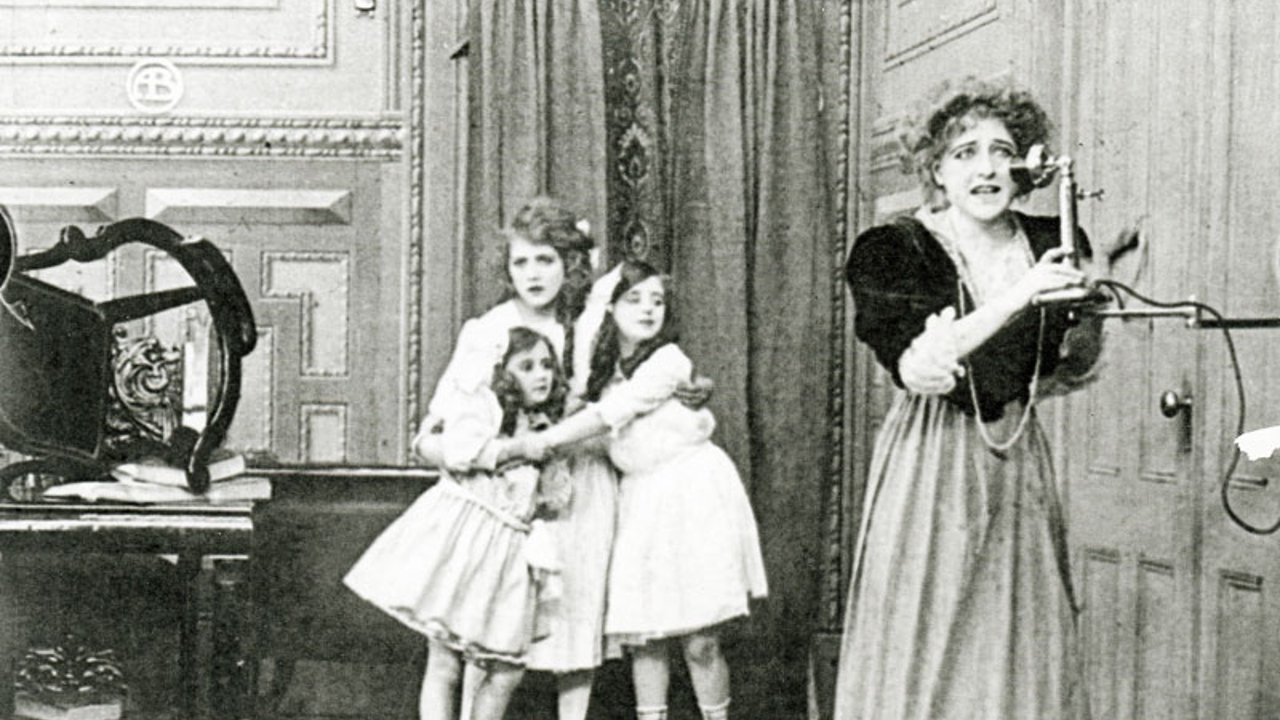 The Lonely Villa Background