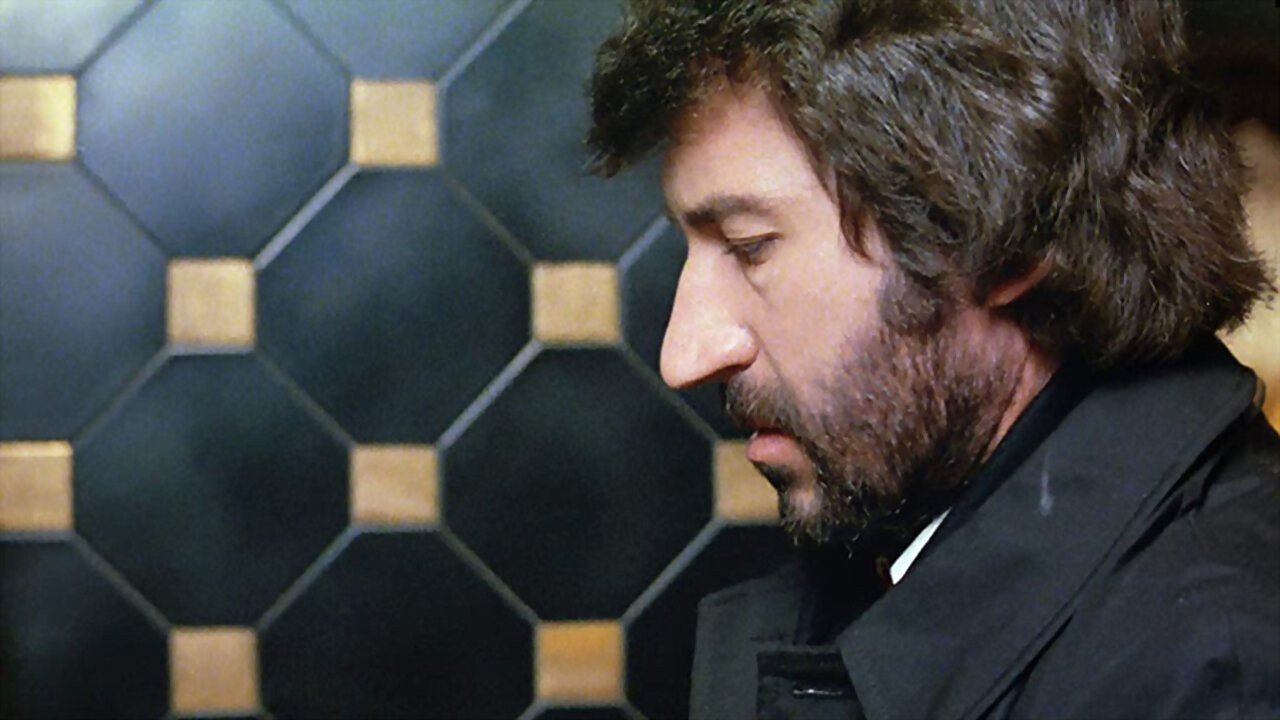 La triple muerte del tercer personaje Background