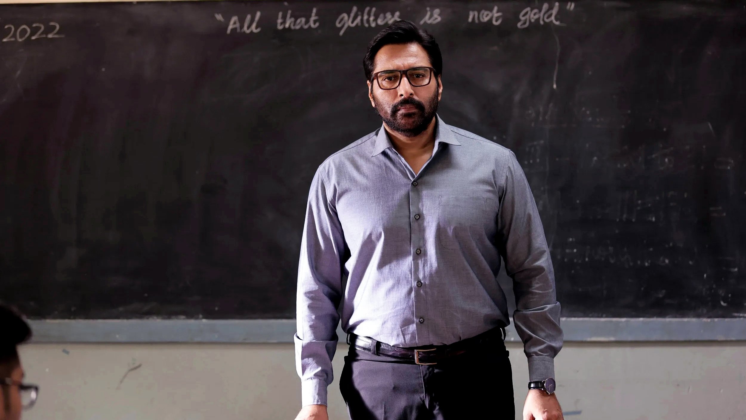 Nirangal Moondru Background