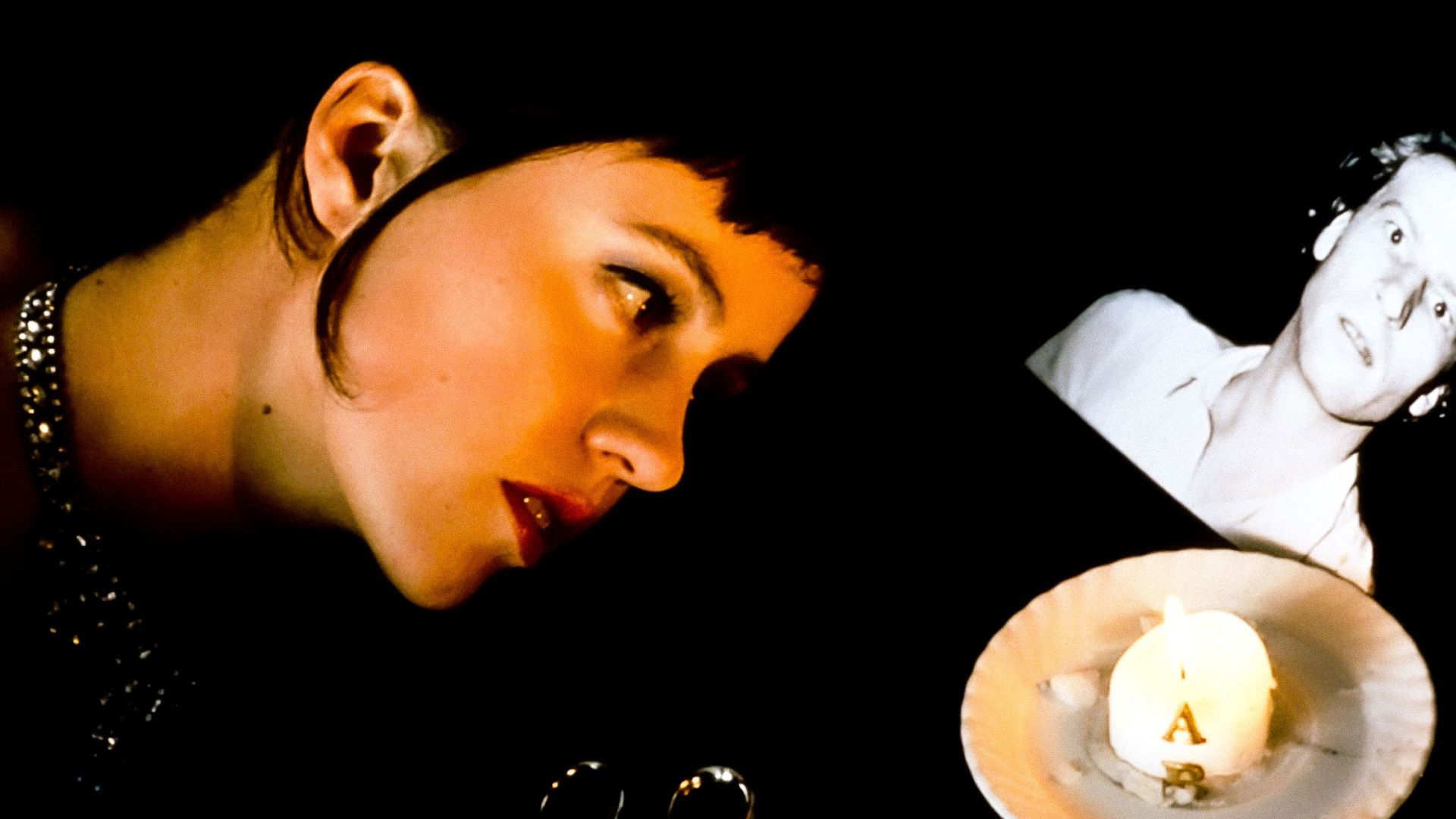 Nobody Loves Me Background