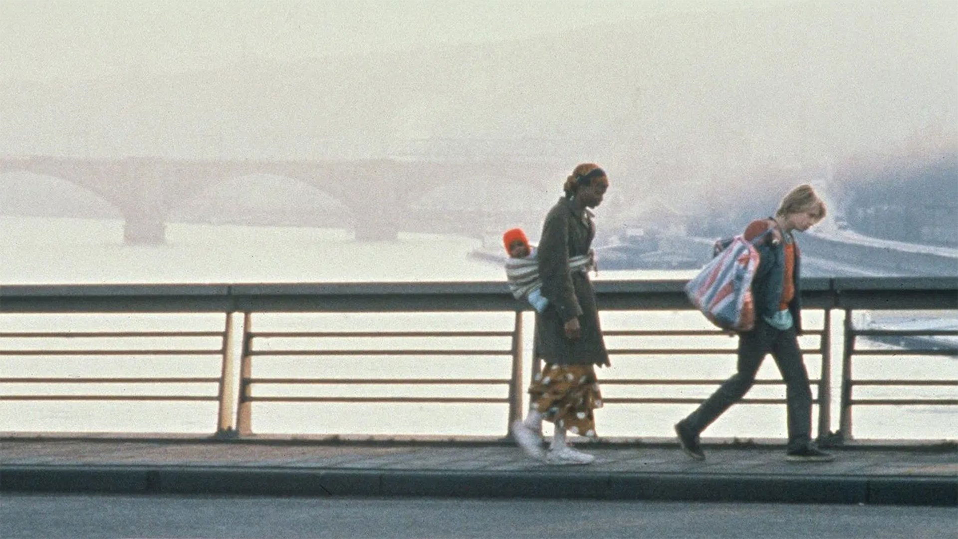 La Promesse Background