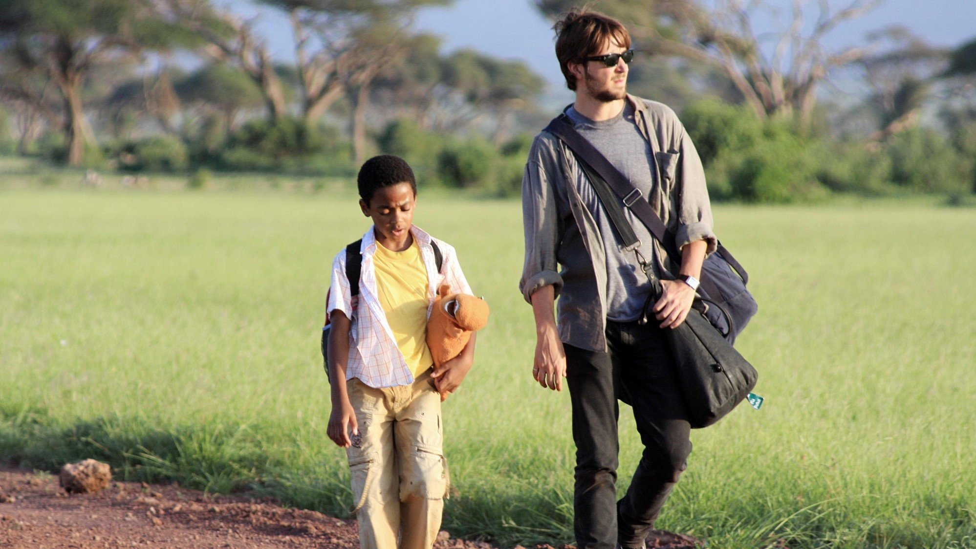 Un altro mondo Background