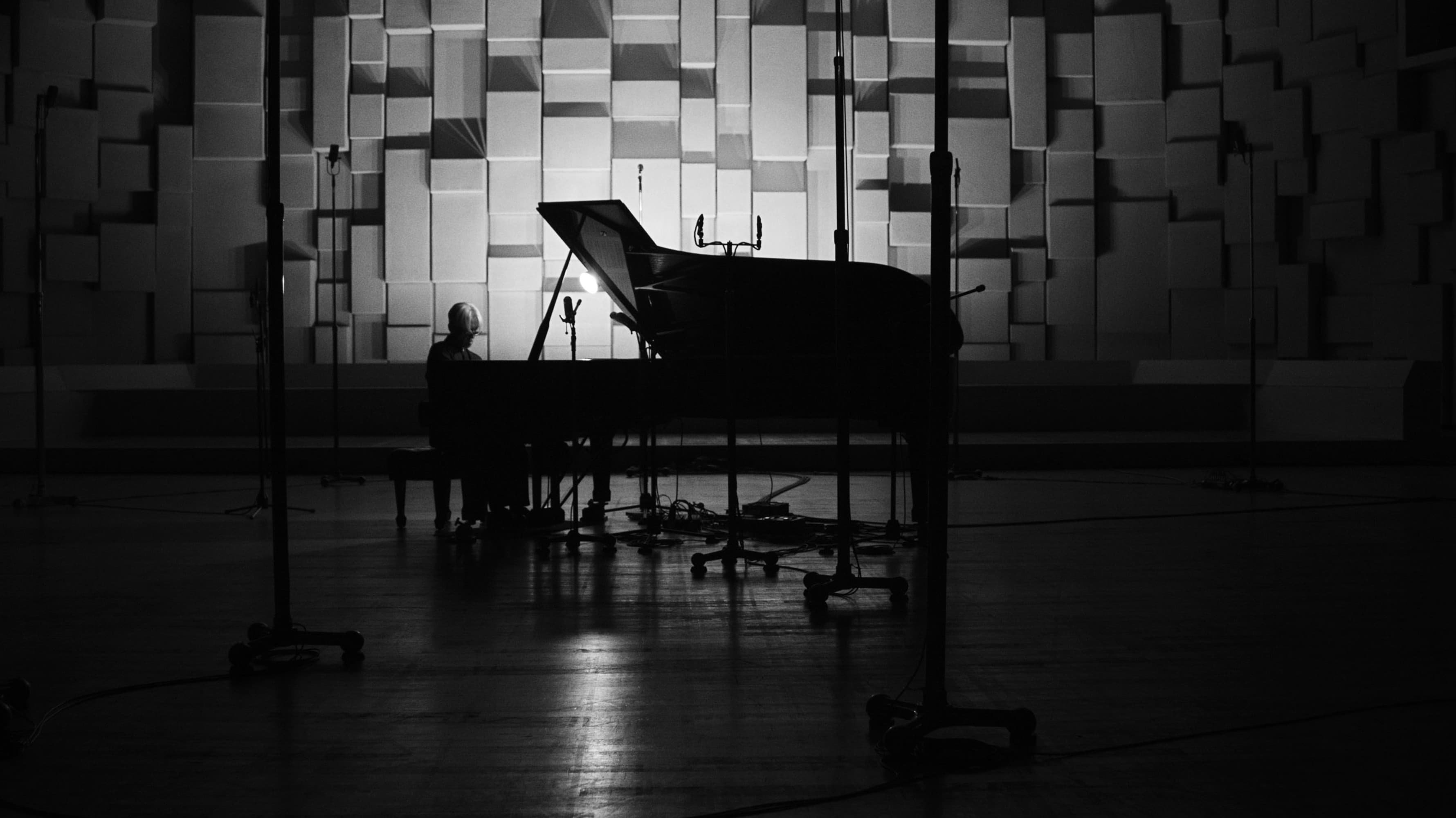 Ryuichi Sakamoto: Playing the Piano 2022 Background