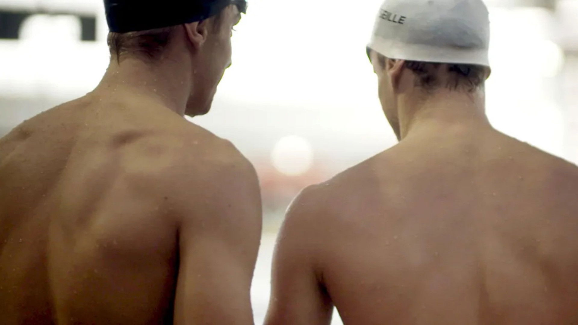 Faut qu'on parle Background