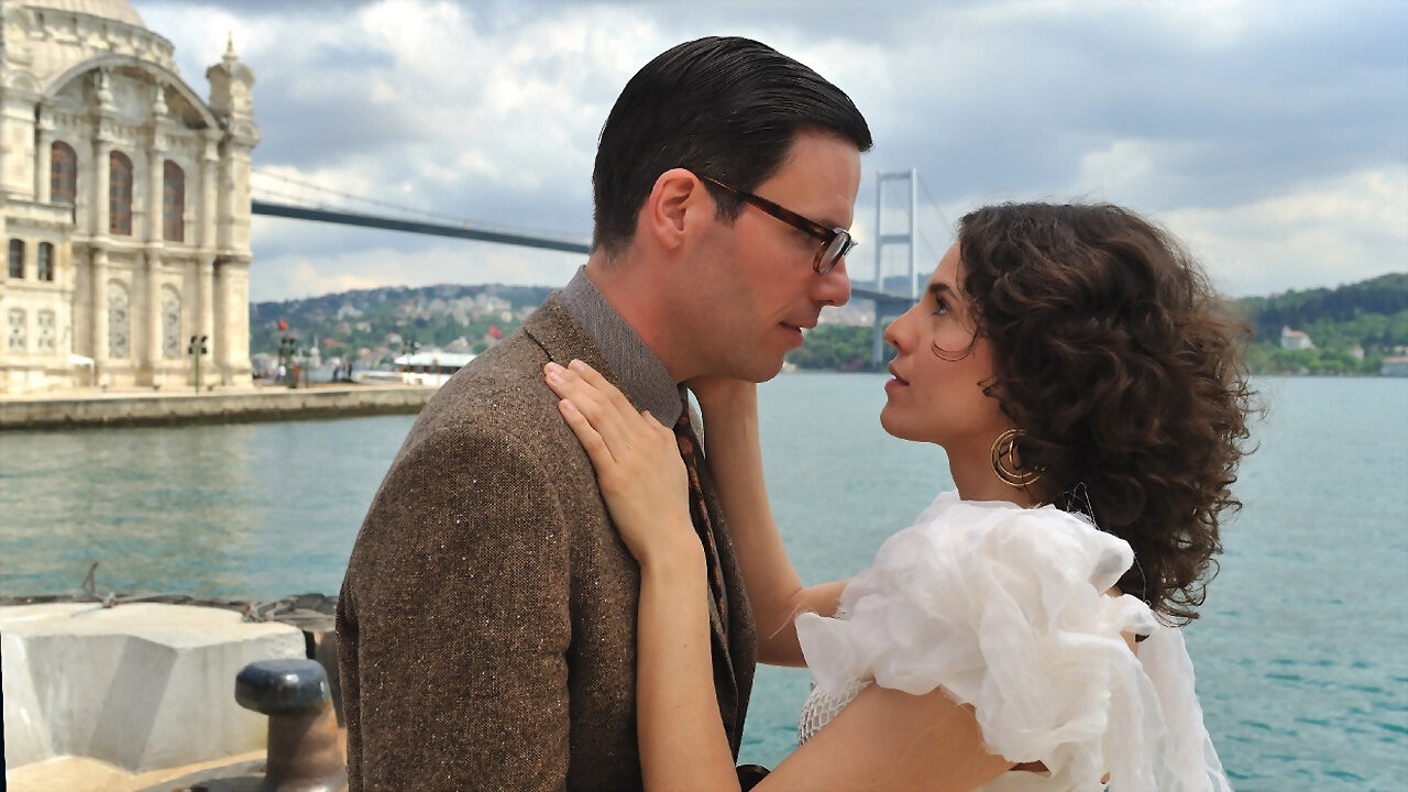 Liebeskuss am Bosporus Background