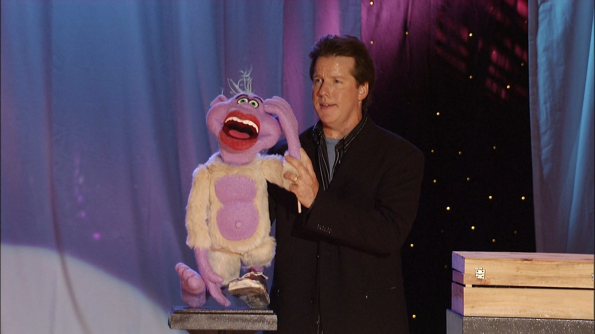 Jeff Dunham: Arguing with Myself Background