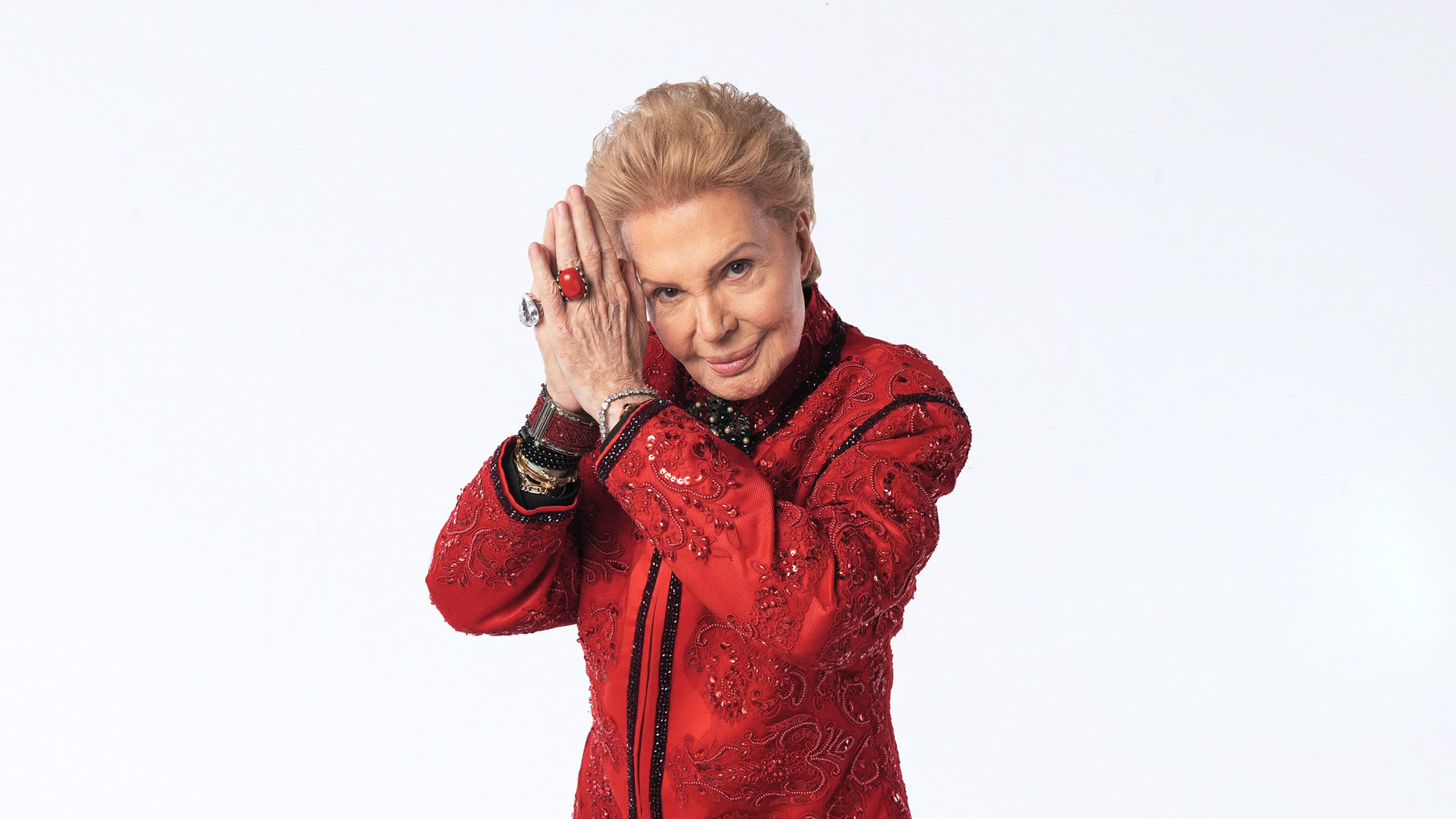 Mucho Mucho Amor: The Legend of Walter Mercado Background