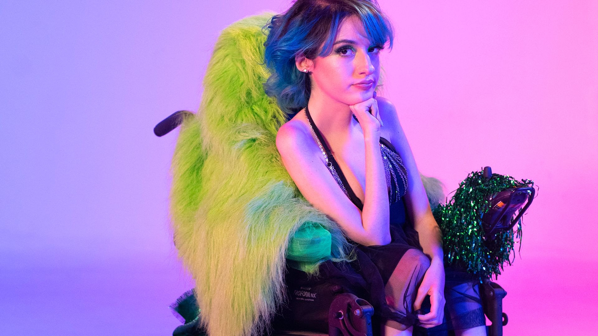 Metro Veinte: La Serie Background