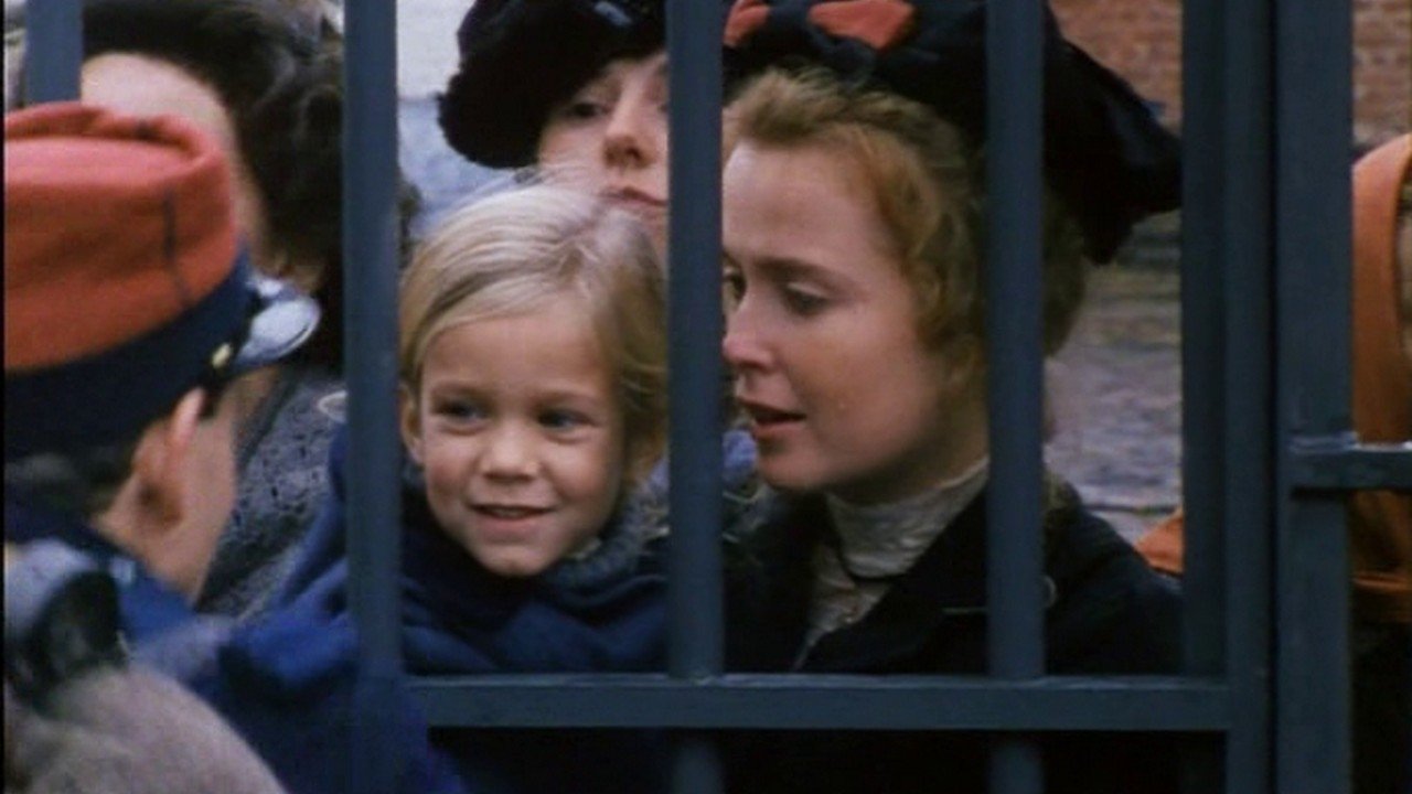 Le Pantalon Background