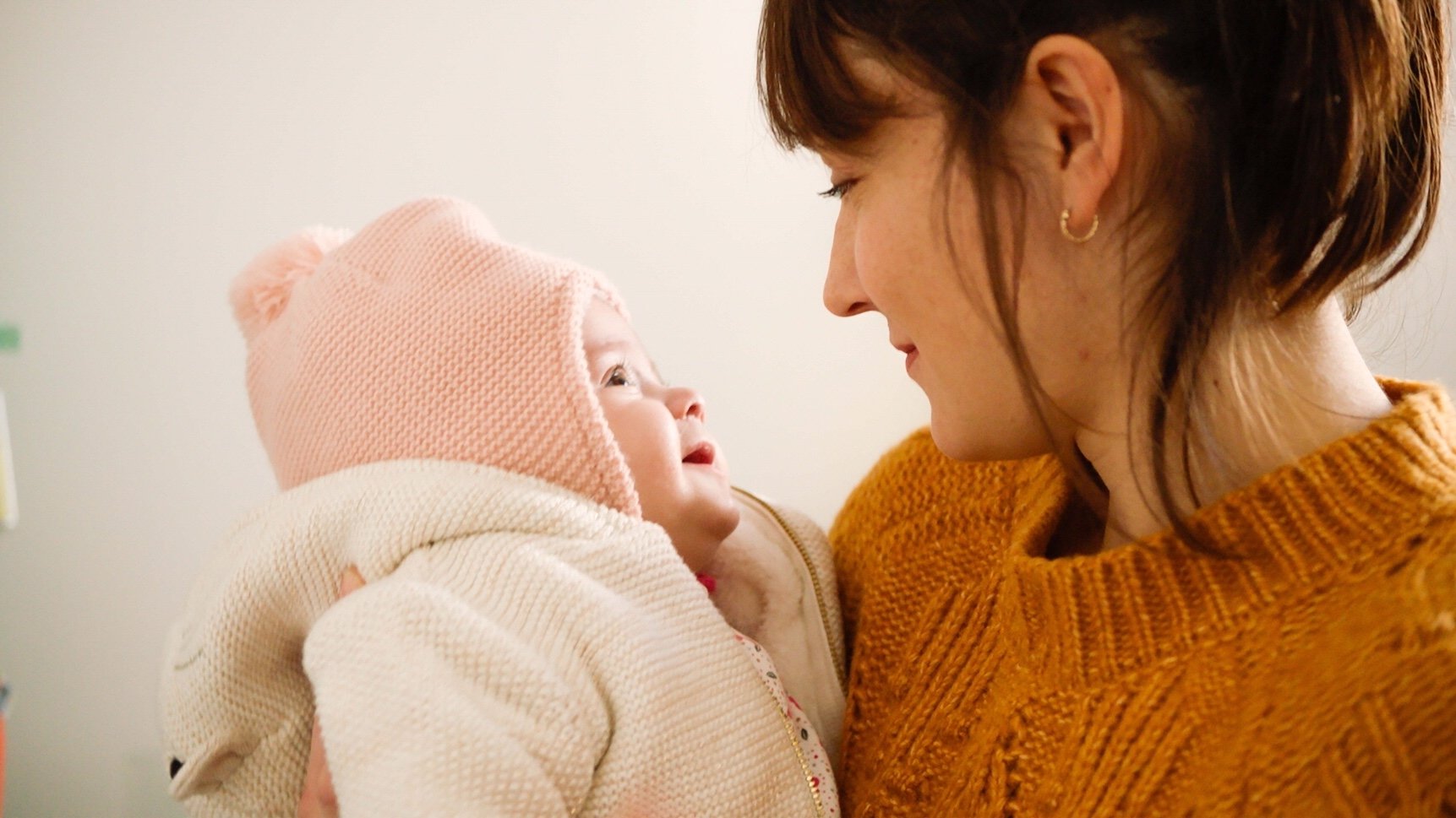 Gloria Mundi Background