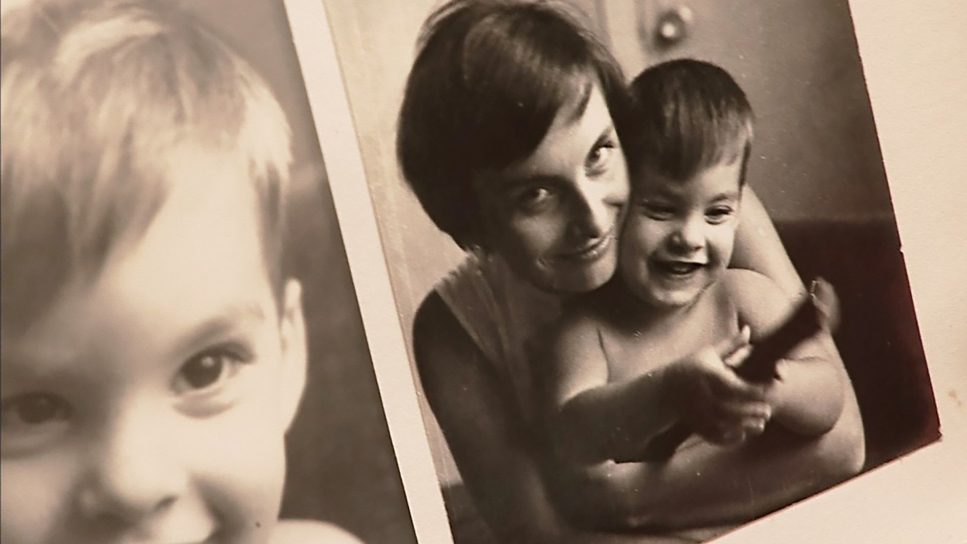 La Reina del Condon Background