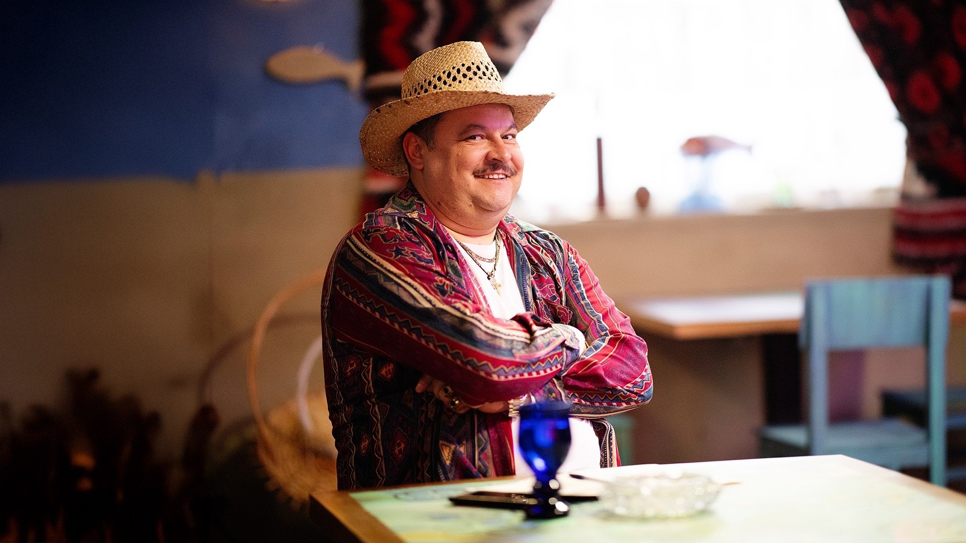 Las Fierbinţi Background