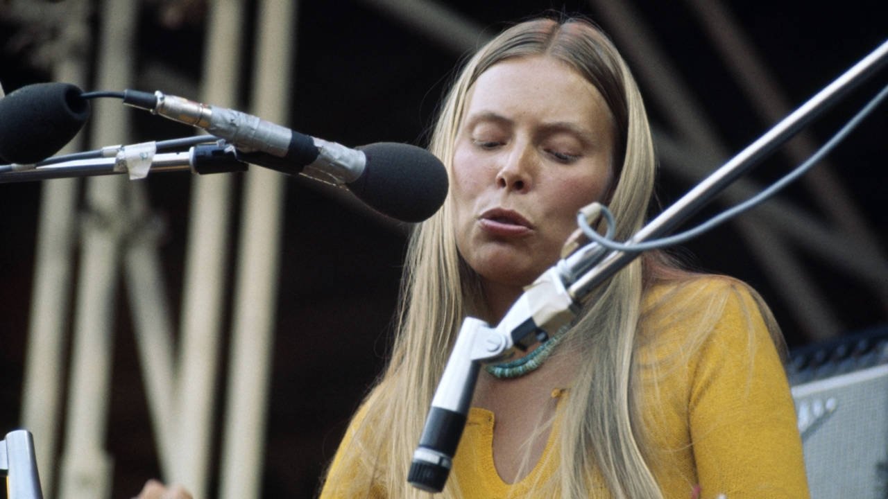 Joni Mitchell - Both Sides Now - Live at the Isle of Wight Festival 1970 Background