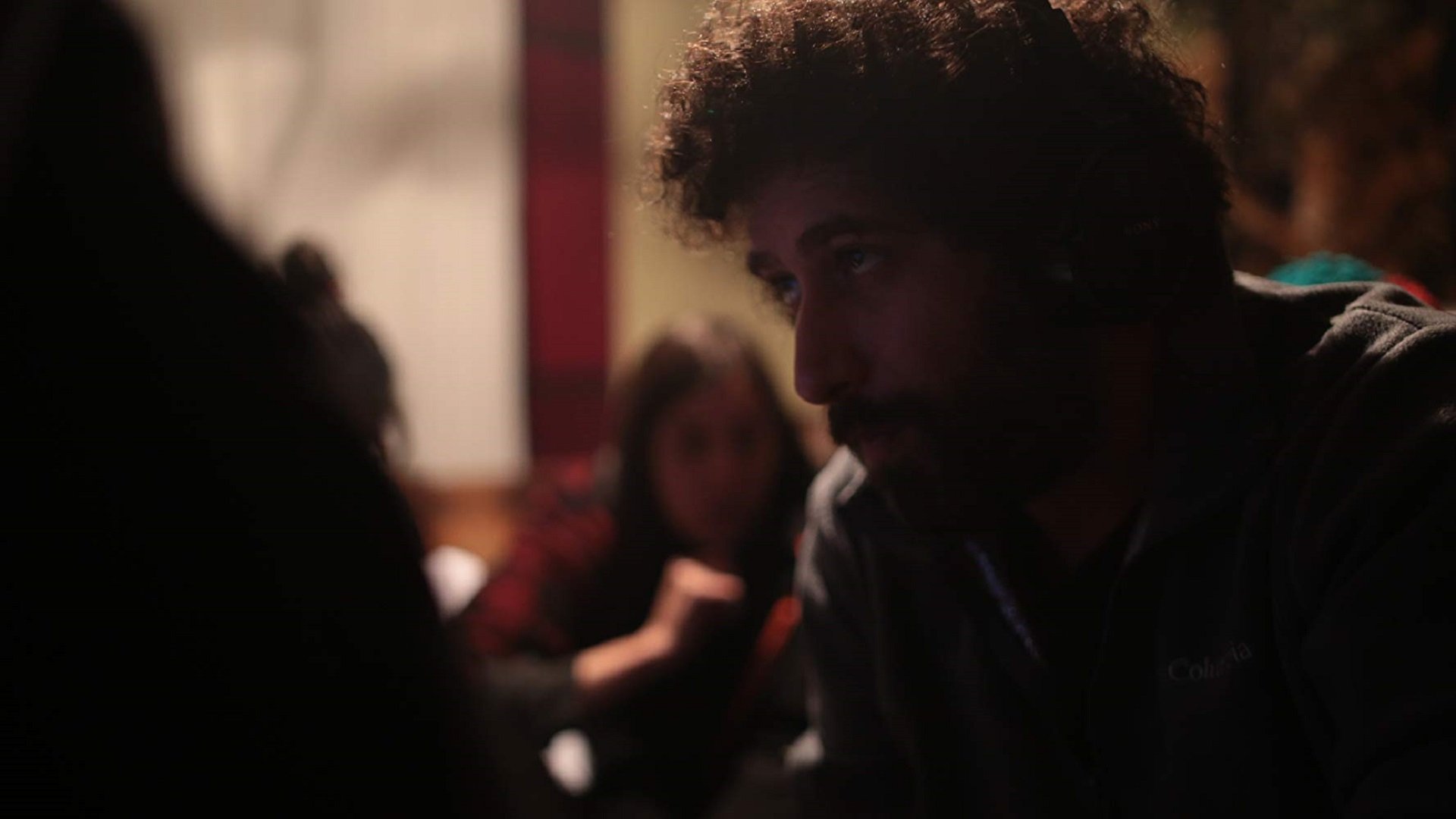 Üç Harflilerin Musallat Olduğu Büyülü Konakta Ruh Çağıran Gençlerin Hazin Hikayesi Background