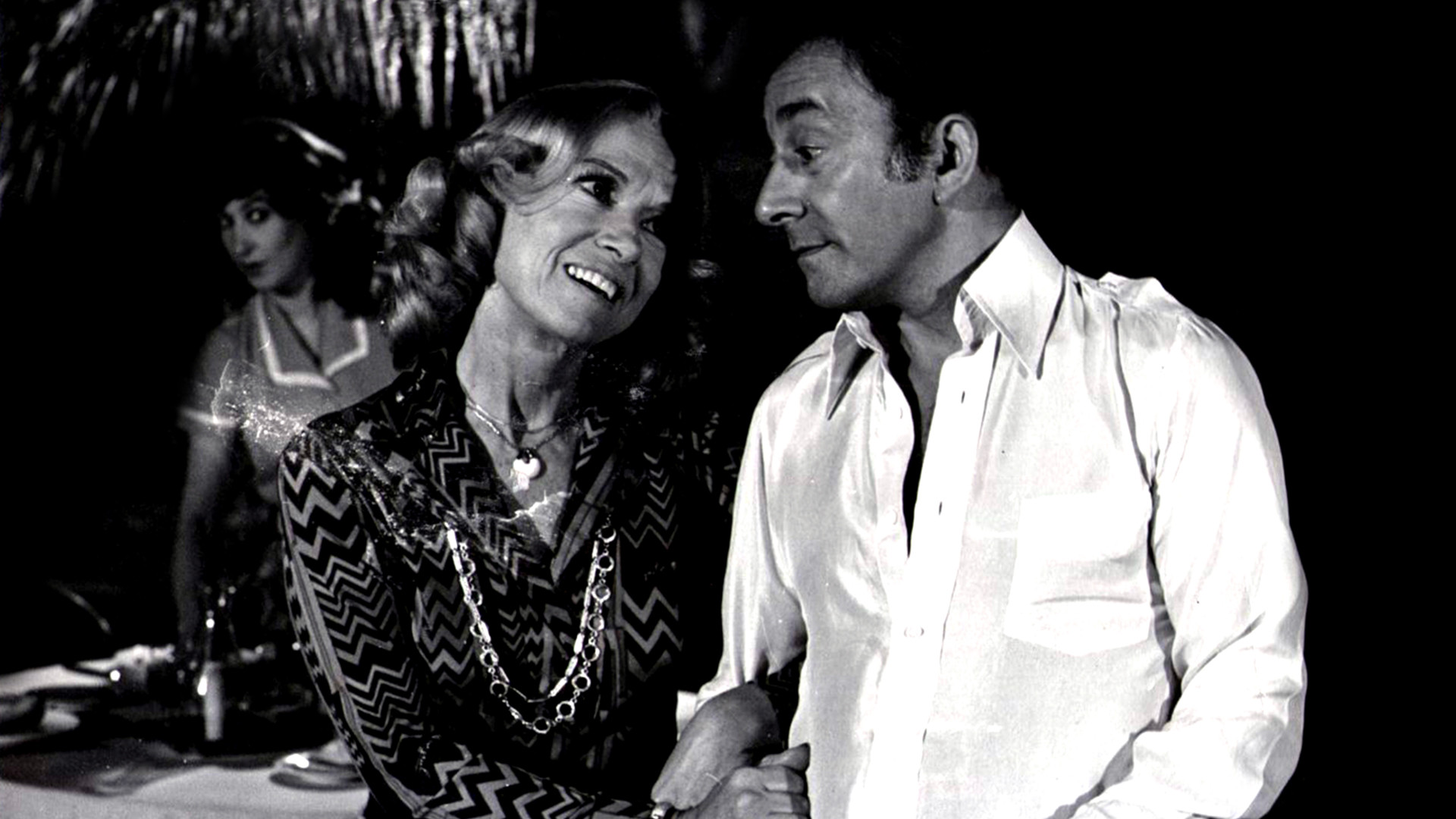 Mi Mujer no es mi señora Background