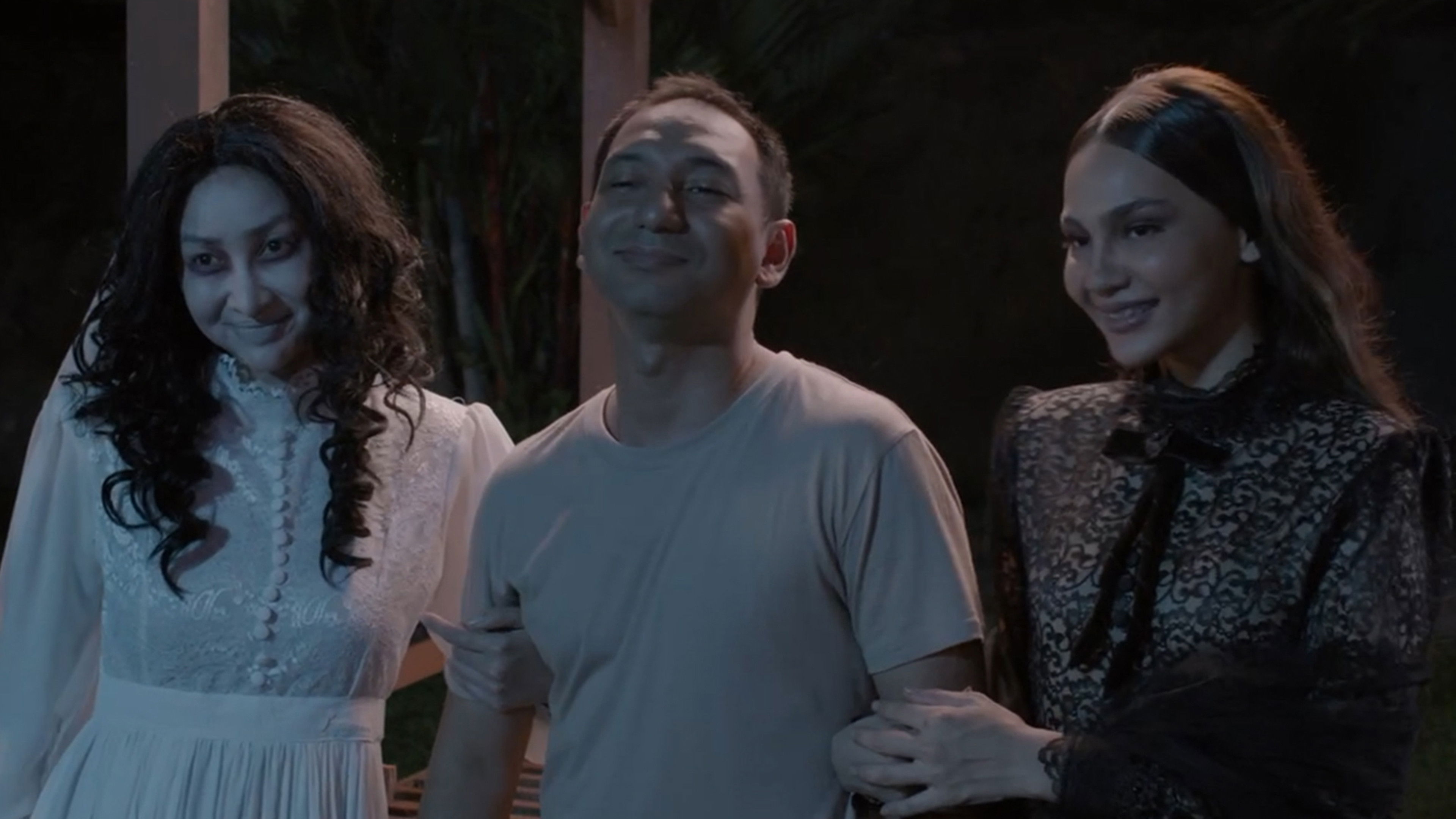 Rumah Madu ku Berhantu Background