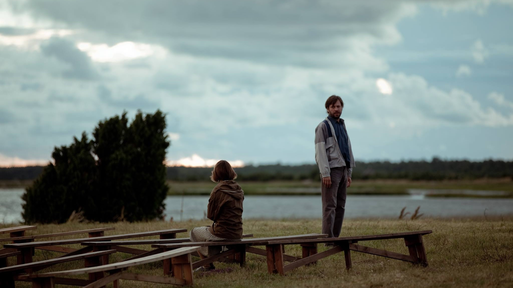 Love Is Blind Background