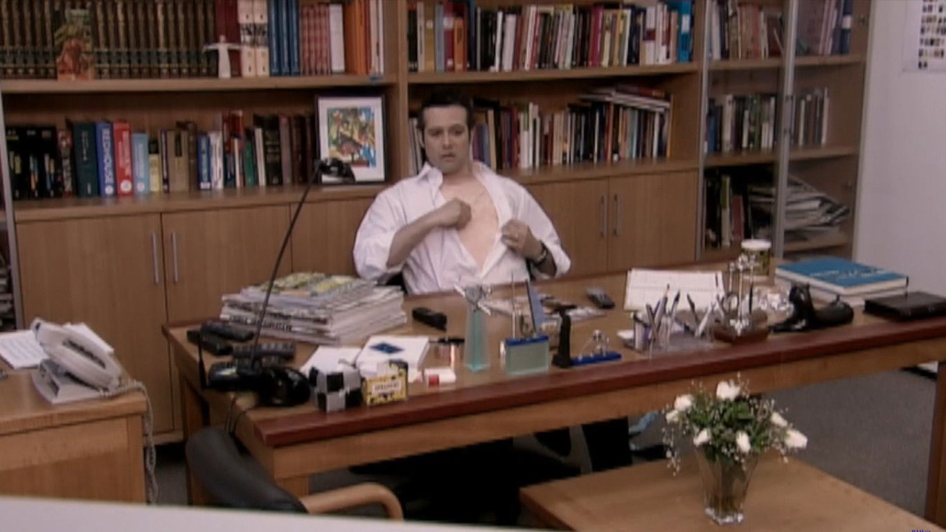 Kabuslar Evi: Kaçan Fırsatlar Limited Background