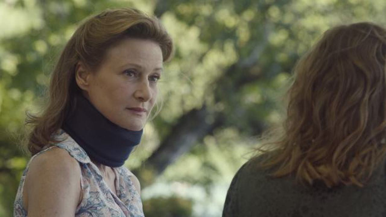 Tout contre elle Background