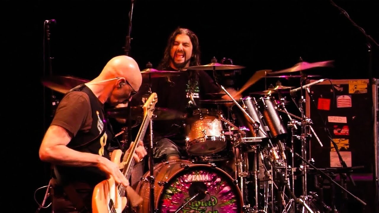 Liquid Tension Experiment: Live In LA Background