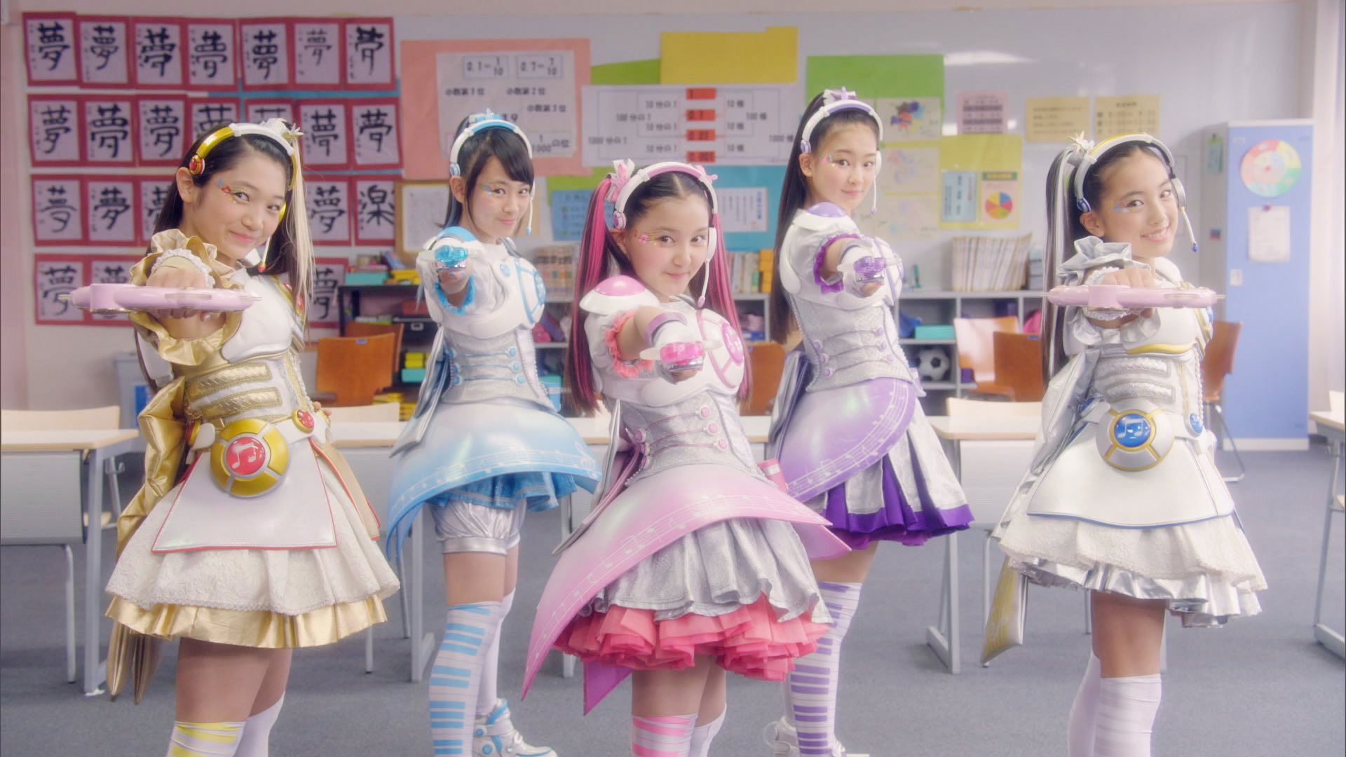 Idol × Warrior Miracle Tunes! Background