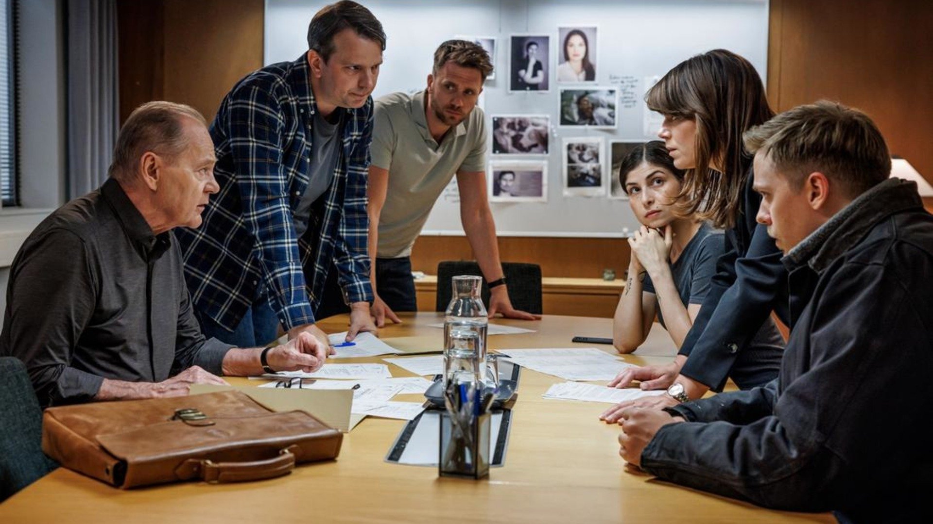 Beck 52 - The Invisible Man Background