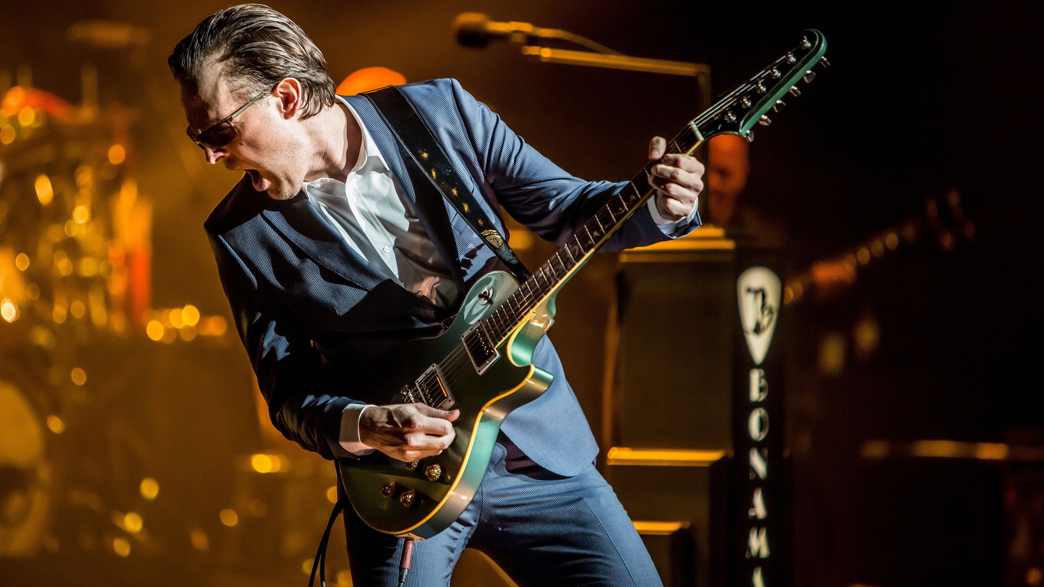 Joe Bonamassa Guitar Man Background