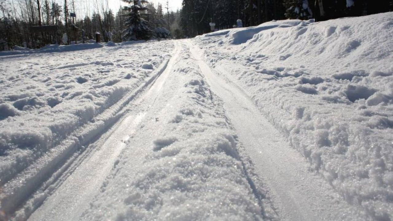 When Heroes Lie Background