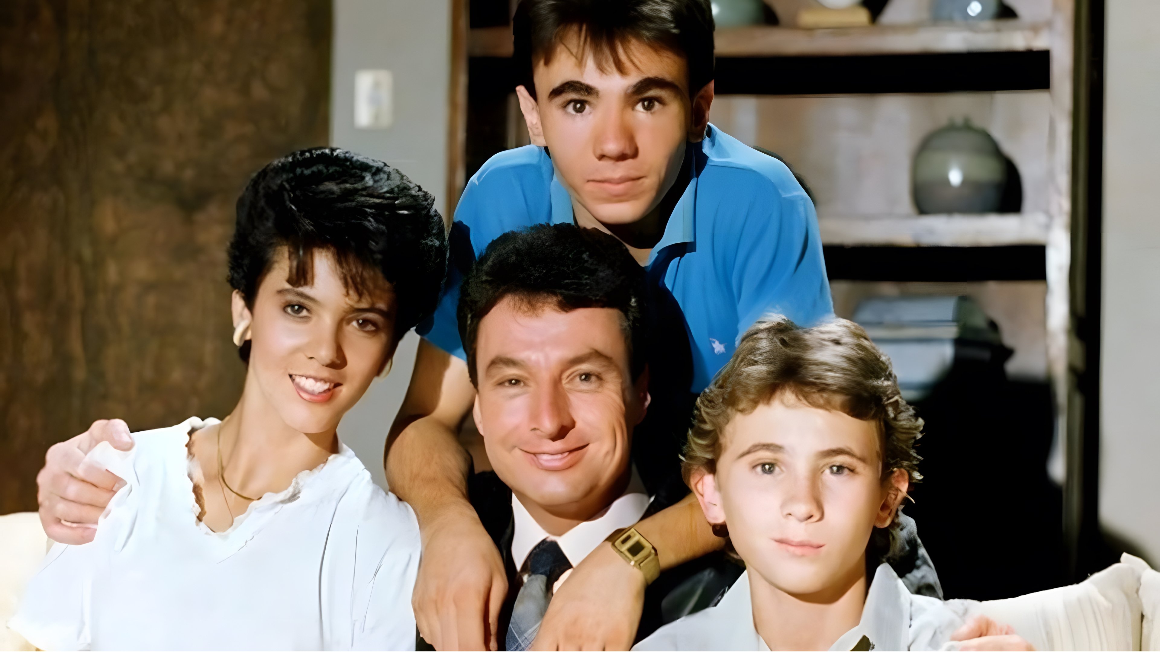 Papá Soltero Background