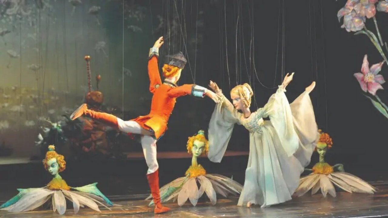 Salzburg Marionette Theatre: The Nutcracker Background