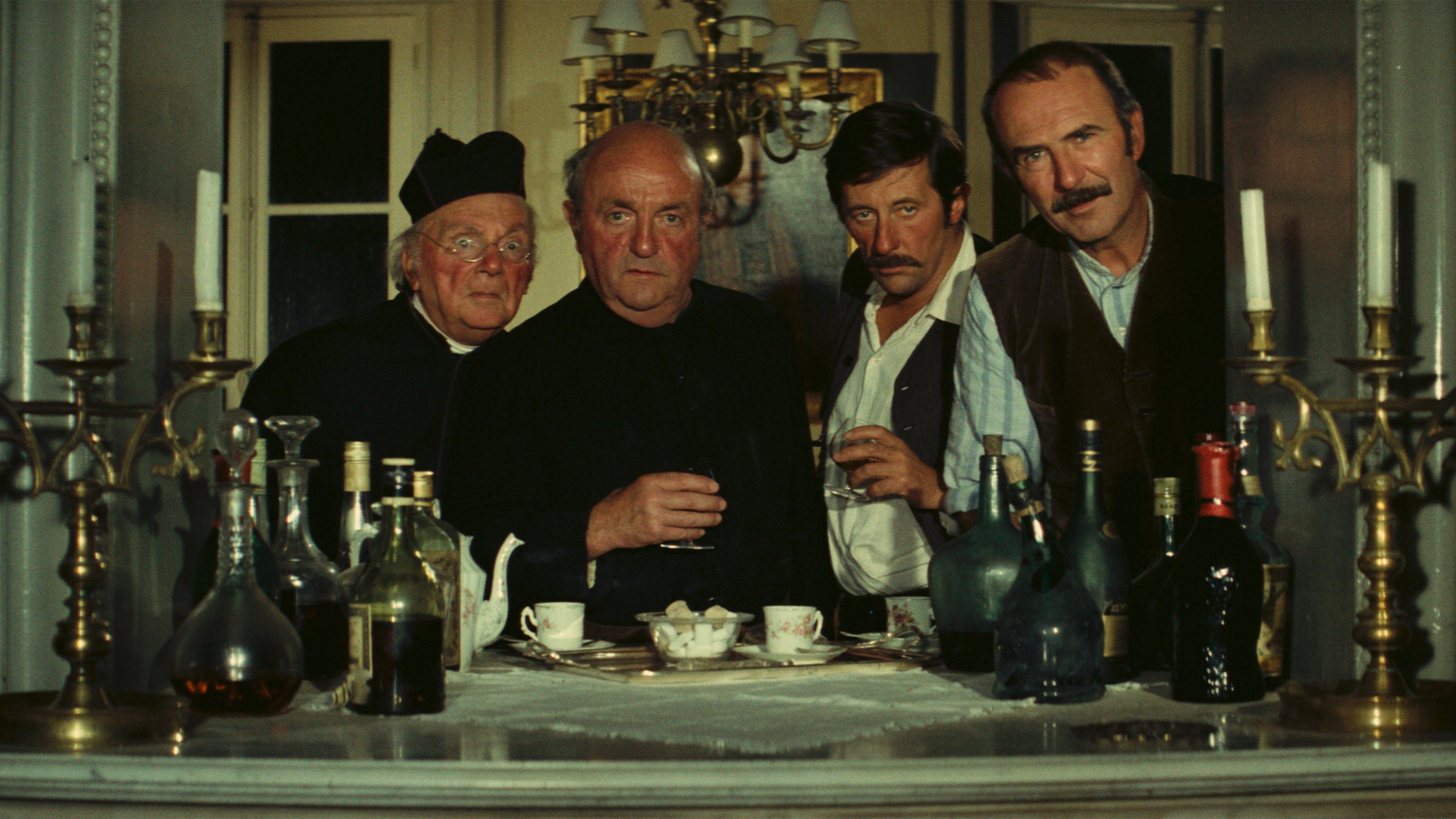 Femmes Fatales Background