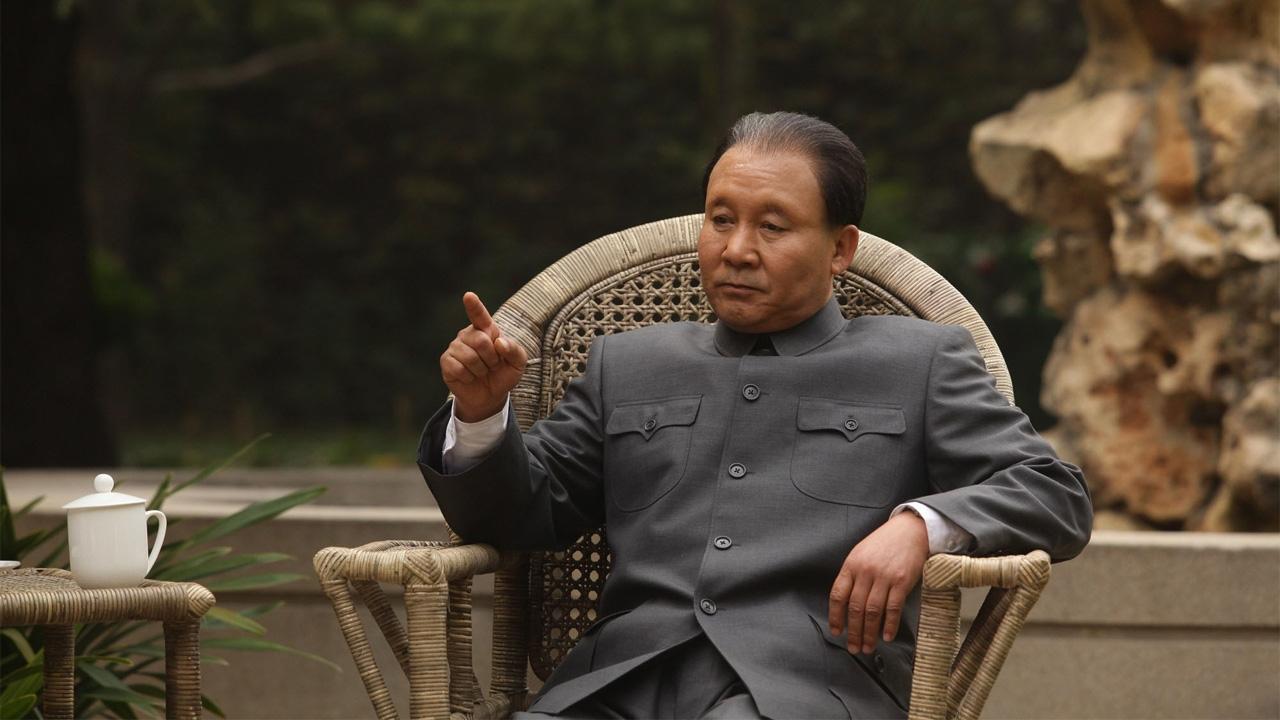Deng Xiaoping at History's Crossroads Background