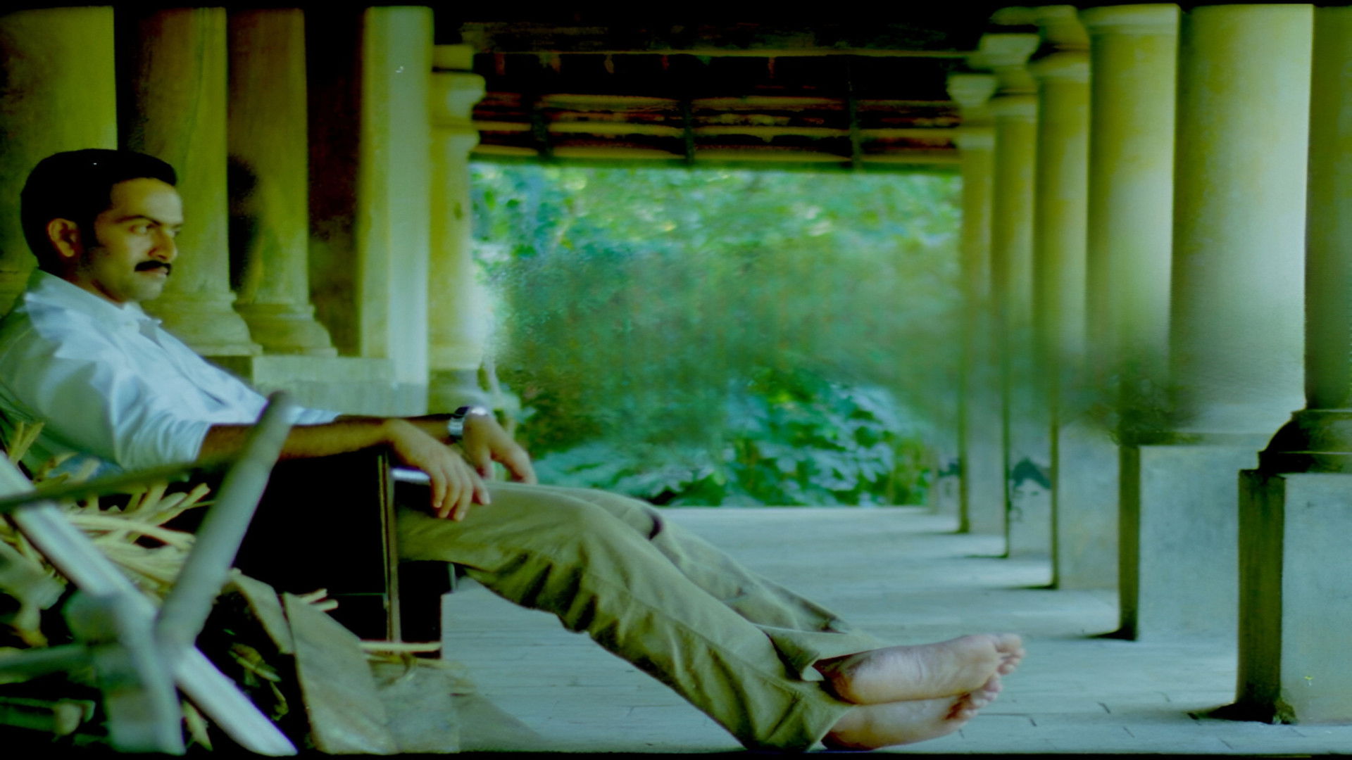 Manjadikuru Background