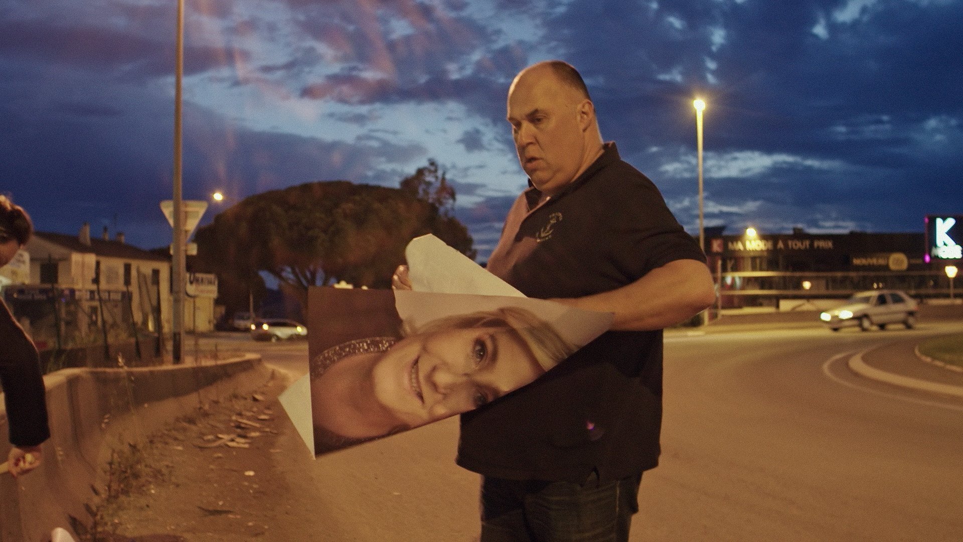 Dancing with Le Pen Background