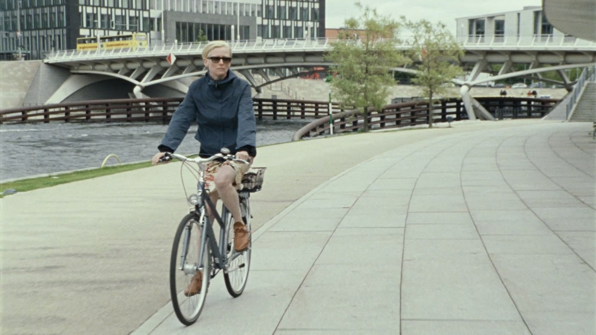 The Invisible Frame Background