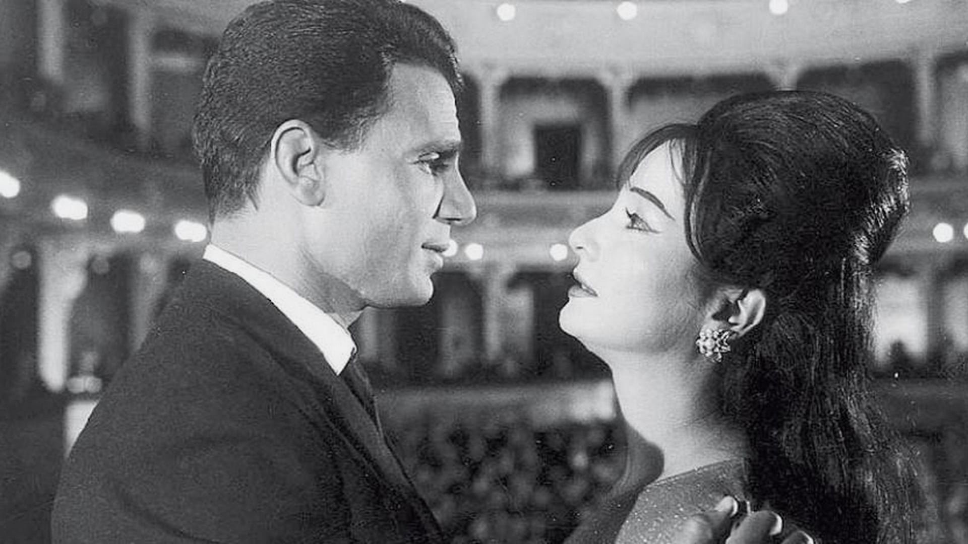 Maa'boudat Al-Gamahir Background