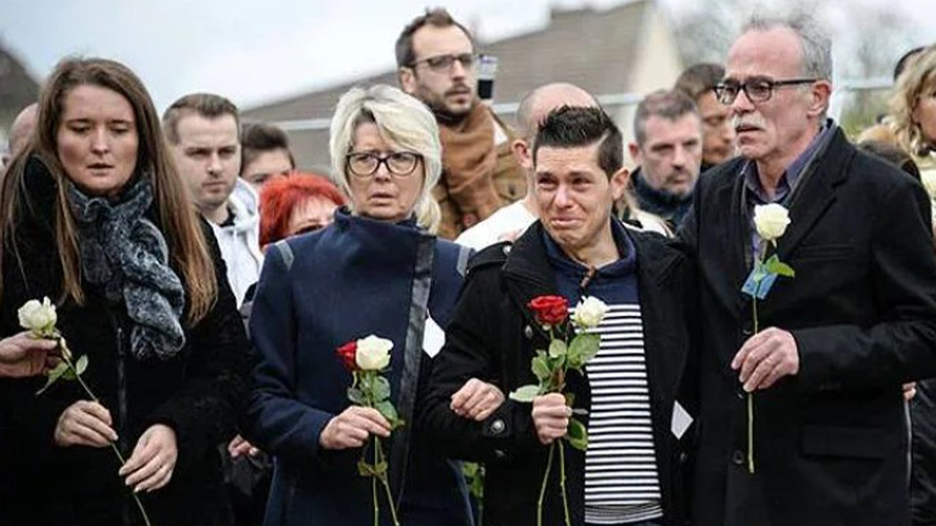 Affaire Daval : Les secrets d'une garde à vue Background