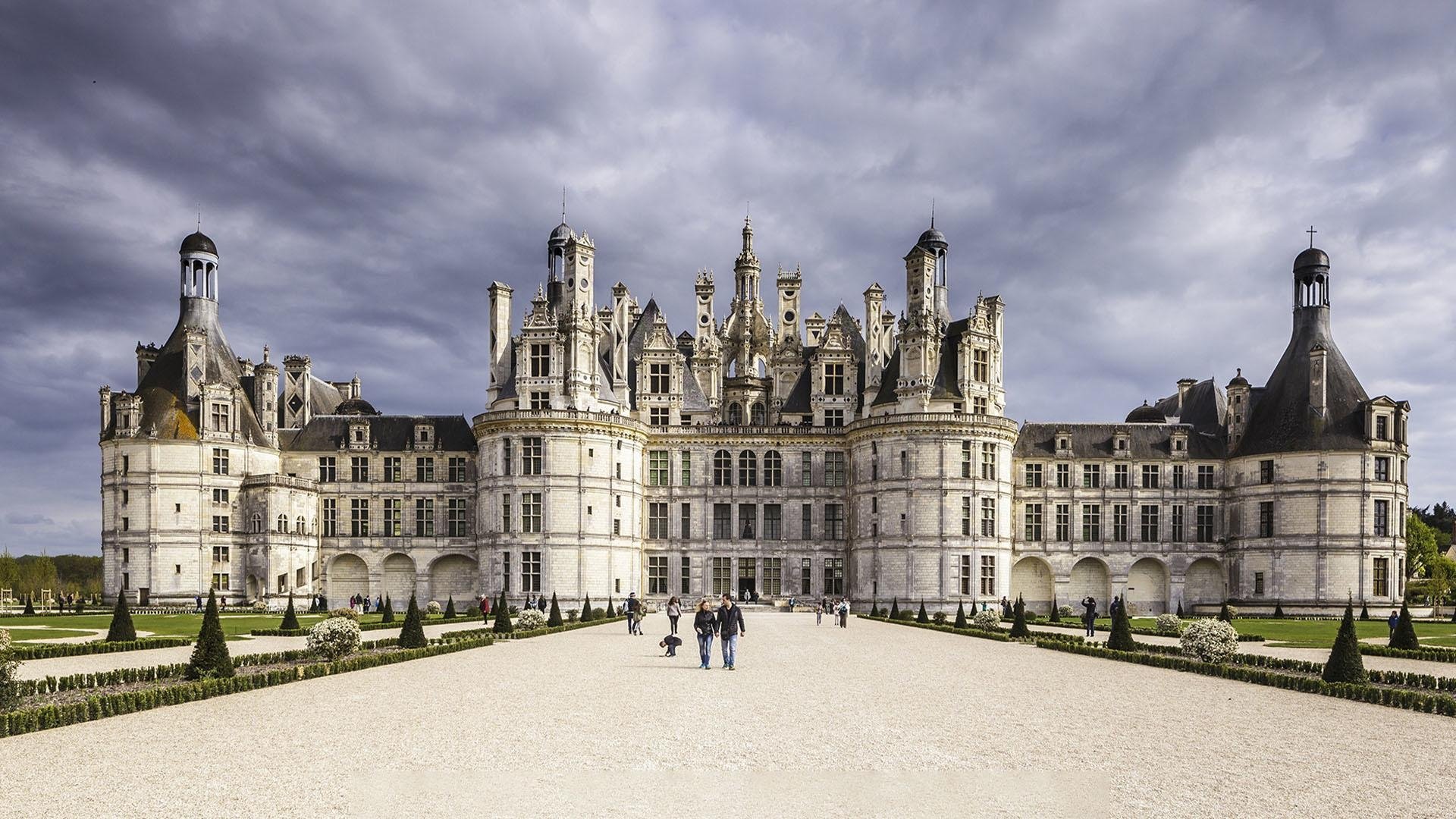 Chambord: The Leonardo Da Vinci Mystery Background